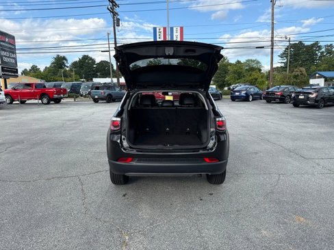 Used 2022 Jeep Compass Latitude image 21