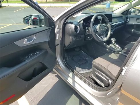 Used 2022 Kia Forte LXS w/ LXS Technology Package image 8