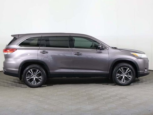 Used 2019 Toyota Highlander LE image 16