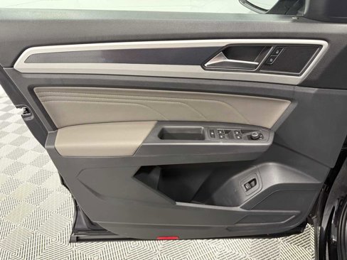 Used 2021 Volkswagen Atlas SE w/ Panoramic Sunroof Package image 11