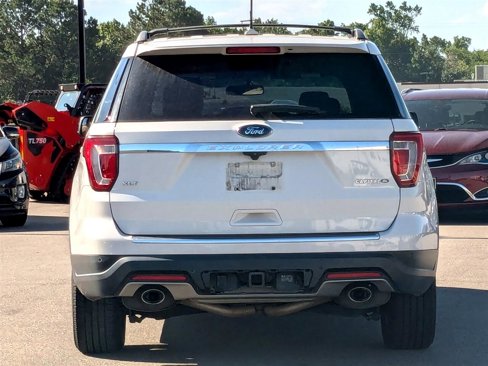 Used 2018 Ford Explorer XLT w/ Equipment Group 202A image 8