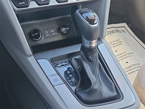 Used 2020 Hyundai Elantra SE image 19