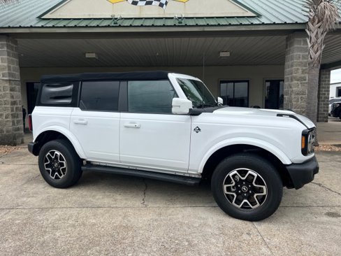 Used 2022 Ford Bronco Outer Banks image 3