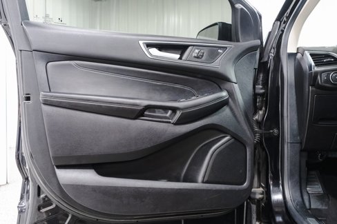 Used 2021 Ford Edge Titanium image 25