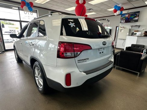 Used 2014 Kia Sorento LX image 10