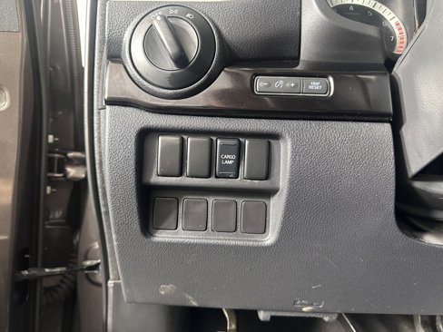 Used 2017 Nissan Titan SV image 25