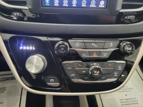 Used 2019 Chrysler Pacifica LX image 16