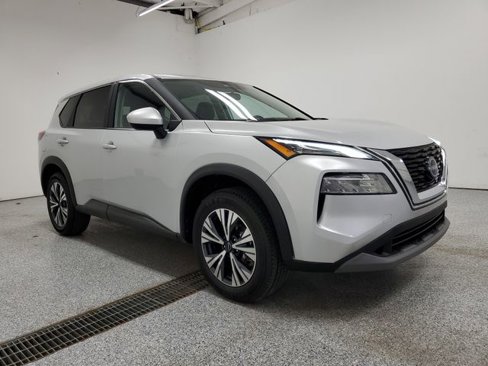 Used 2023 Nissan Rogue SV image 2