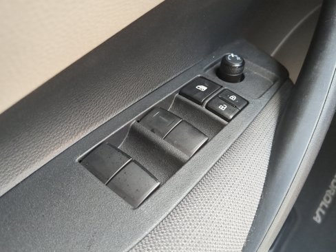 Used 2023 Toyota Corolla LE image 28