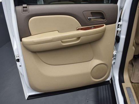Used 2013 Chevrolet Suburban LTZ image 16