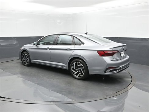 Certified 2022 Volkswagen Jetta SEL image 5