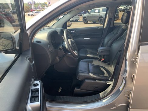 Used 2016 Jeep Compass High Altitude image 8