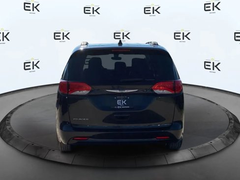 Used 2020 Chrysler Voyager Lxi image 4