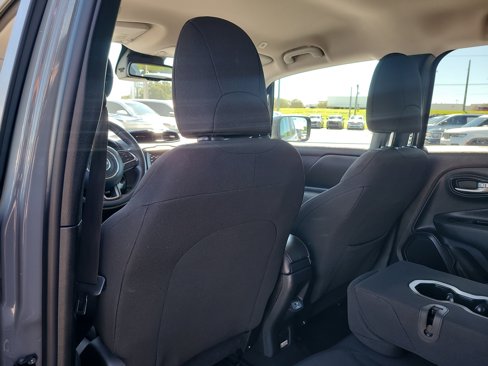 Used 2022 Jeep Renegade Latitude w/ Convenience Group image 12
