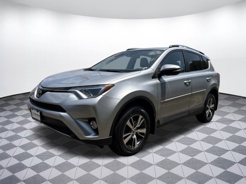 Used 2018 Toyota RAV4 XLE image 7