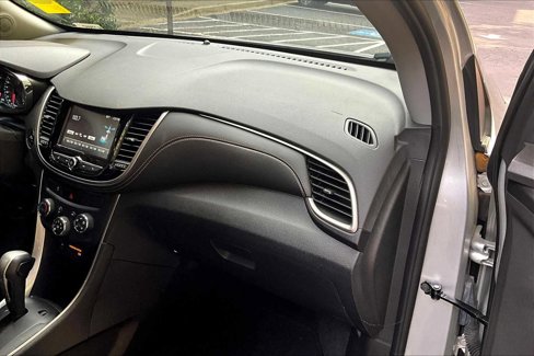 Used 2017 Chevrolet Trax LT w/ LT Convenience Package image 17