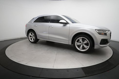 Used 2022 Audi Q8 Premium image 13