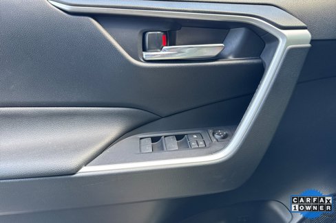 Used 2022 Toyota RAV4 XLE Premium image 12