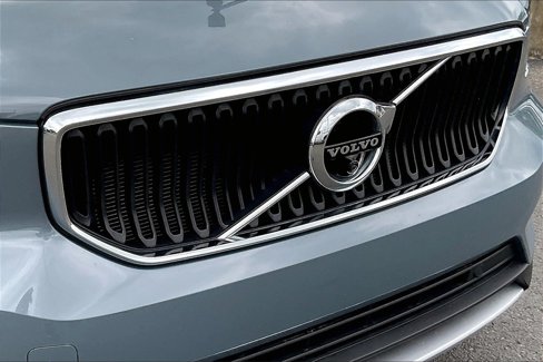 Used 2022 Volvo XC40 T5 Momentum image 28