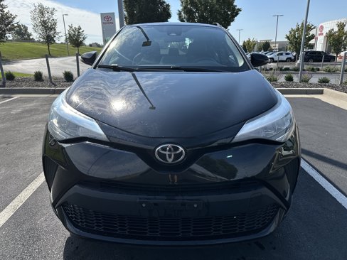 Used 2021 Toyota C-HR XLE image 3