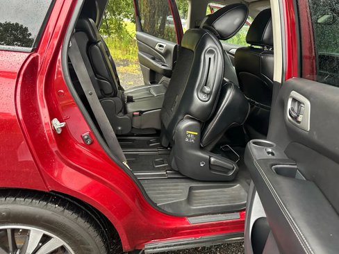 Used 2017 Nissan Pathfinder SL image 18