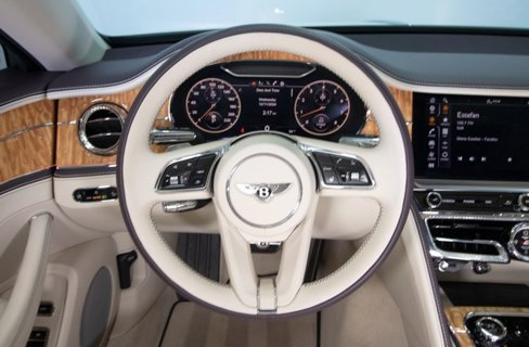 Used 2021 Bentley Flying Spur W12 image 25