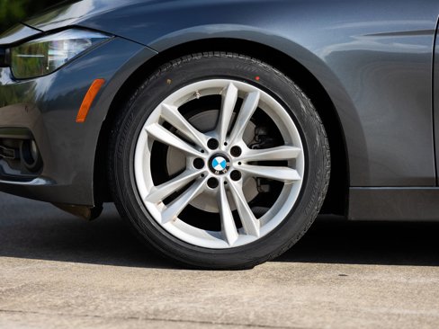 Used 2016 BMW 320i Sedan image 13