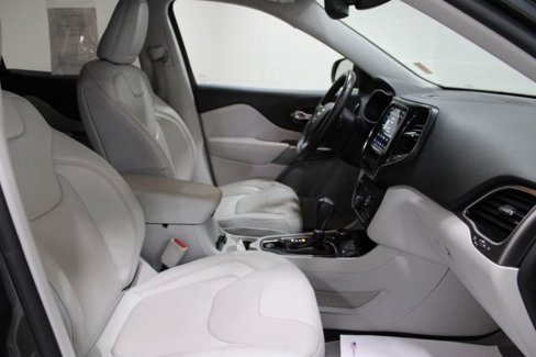 Used 2019 Jeep Cherokee Limited w/ Luxury Group image 24