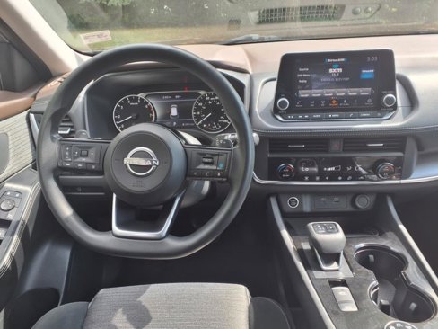 Used 2023 Nissan Rogue SV image 13