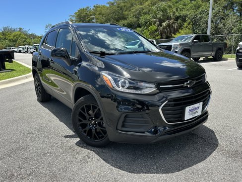Certified 2022 Chevrolet Trax LT w/ Midnight Edition image 2