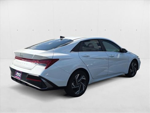 Used 2024 Hyundai Elantra SEL w/ Convenience Package image 5