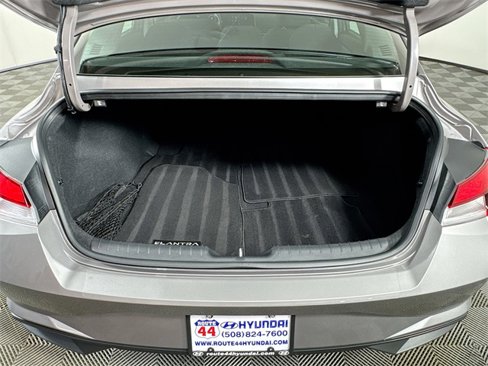 Used 2023 Hyundai Elantra SEL w/ Convenience Package image 17