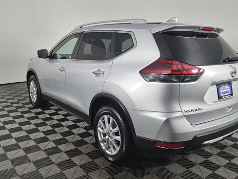 Used 2018 Nissan Rogue SV image 6