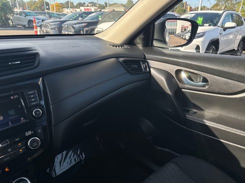 Used 2018 Nissan Rogue SV image 29