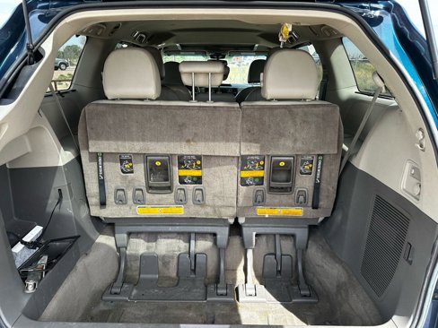 Used 2012 Toyota Sienna XLE image 38