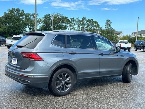 Used 2023 Volkswagen Tiguan SE w/ Panoramic Sunroof Package image 5
