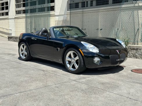 Used 2006 Pontiac Solstice Convertible w/ Premium Package image 1