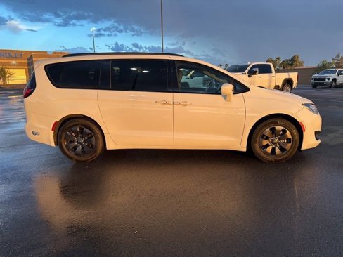 Used 2020 Chrysler Pacifica Touring-L w/ S Appearance Package image 7