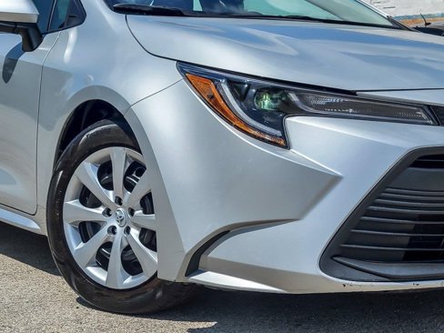 Used 2023 Toyota Corolla LE image 4