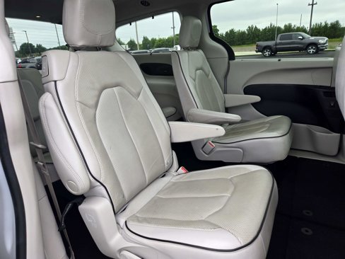 Used 2021 Chrysler Pacifica Limited w/ Premium & Safety Sphere Group image 19