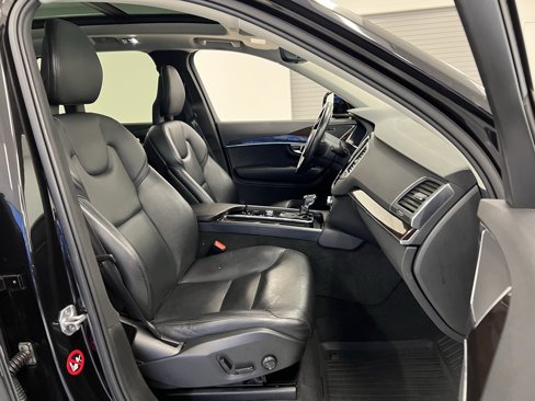 Used 2018 Volvo XC90 T5 Momentum w/ Convenience Package image 34