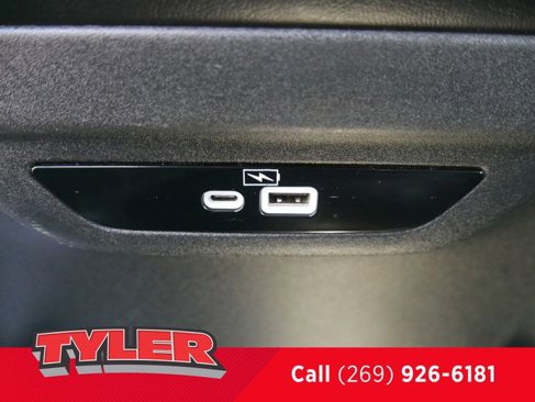 Used 2023 Chrysler Pacifica Touring-L image 43