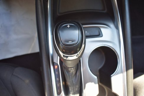 Used 2017 Chevrolet Malibu LT image 17