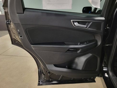 Used 2017 Ford Edge SE image 22