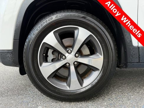 Used 2019 Jeep Cherokee Limited image 38