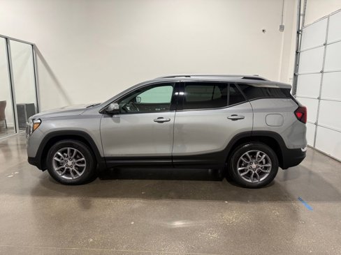 Used 2024 GMC Terrain SLT image 8