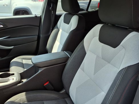 Certified 2025 Chevrolet Trax RS image 8