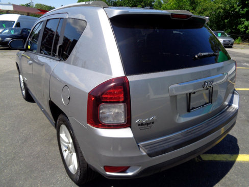 Used 2016 Jeep Compass Latitude image 18