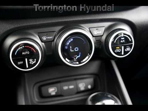 Certified 2024 Hyundai Venue Limited image 14