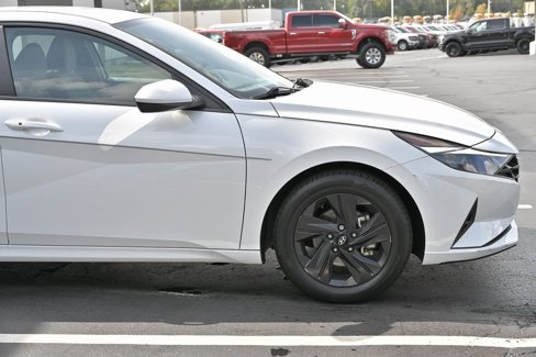 Used 2022 Hyundai Elantra SEL image 9